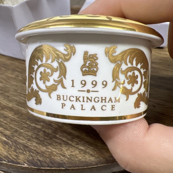 BUCKINGHAM PALACE FINE BONE TRINKET PILL BOX, ROYAL COLLECTION 1999 - Picture 10 of 11